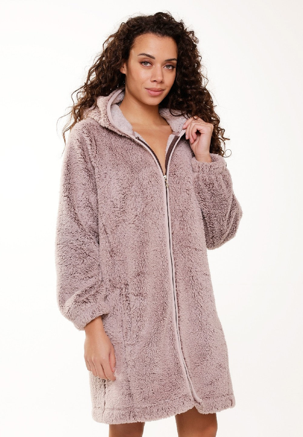 Fluffy wrap 7616 250 Deep taupe